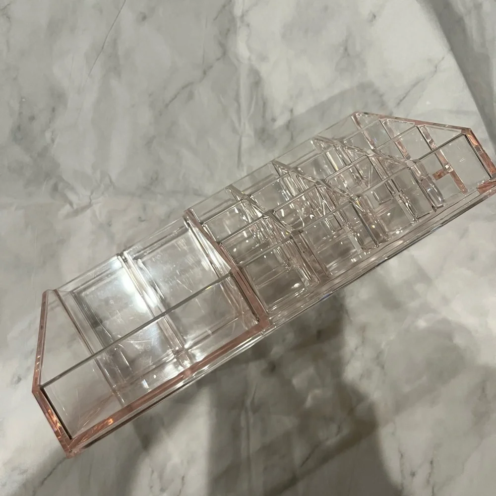 MAKEUP ORGANIZER